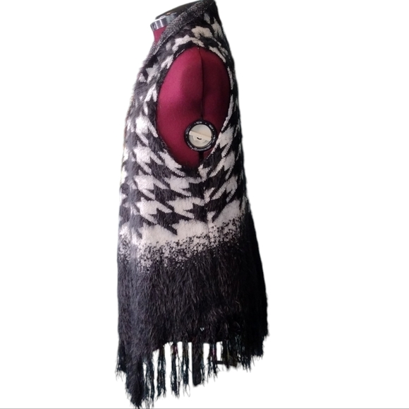 Warm fuzzy soft boho shaggy black white stretch weave knit sweater Fringe vest - Picture 2 of 7
